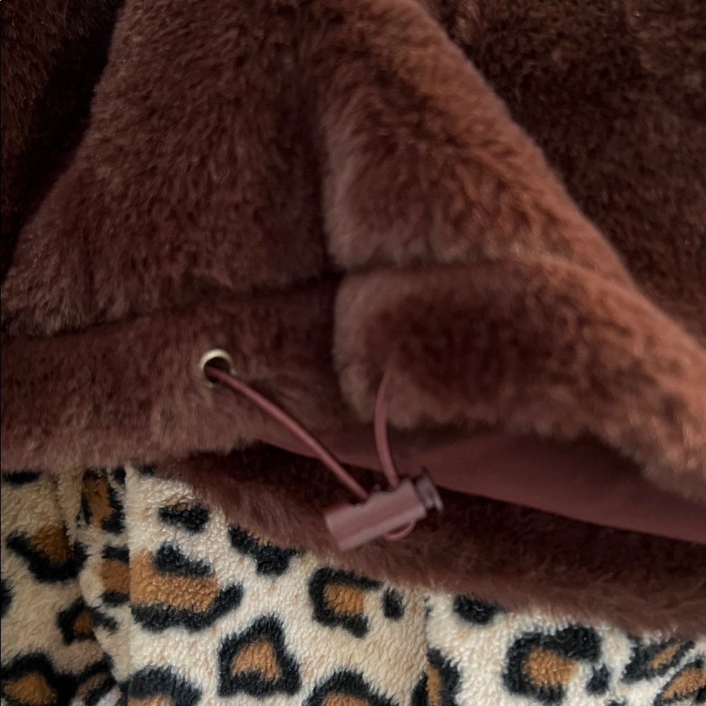 FOREVER 21 Hershey’s Faux Fur Pull Over Hoodie 🤎 - Picture 5 of 7
